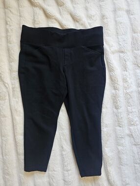 Torrid Black Active Pull-On Capri Leggings